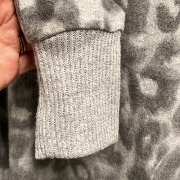 Pinkie stitch fix  brushed knit top - Picture 4 of 5